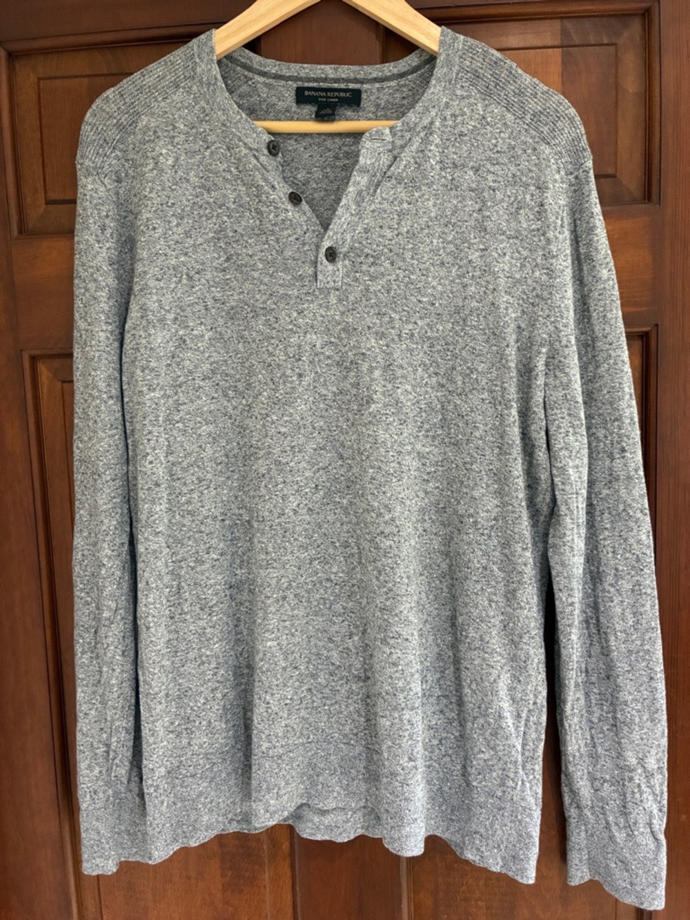 Banana Republic Men’s Gray Silk Linen Blend Henley Sweater